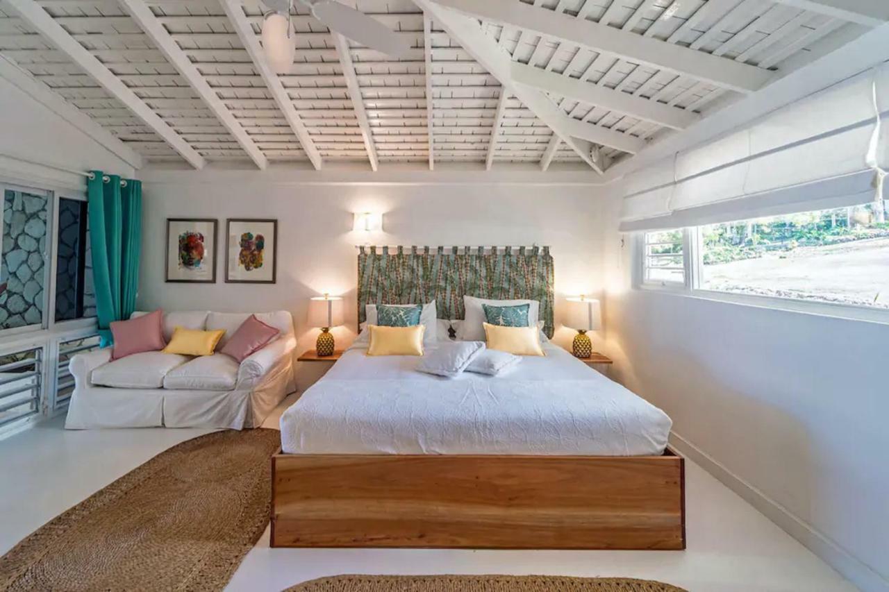 Villa Magnificent 5-bedroom Estate Villa, Sleeps 12