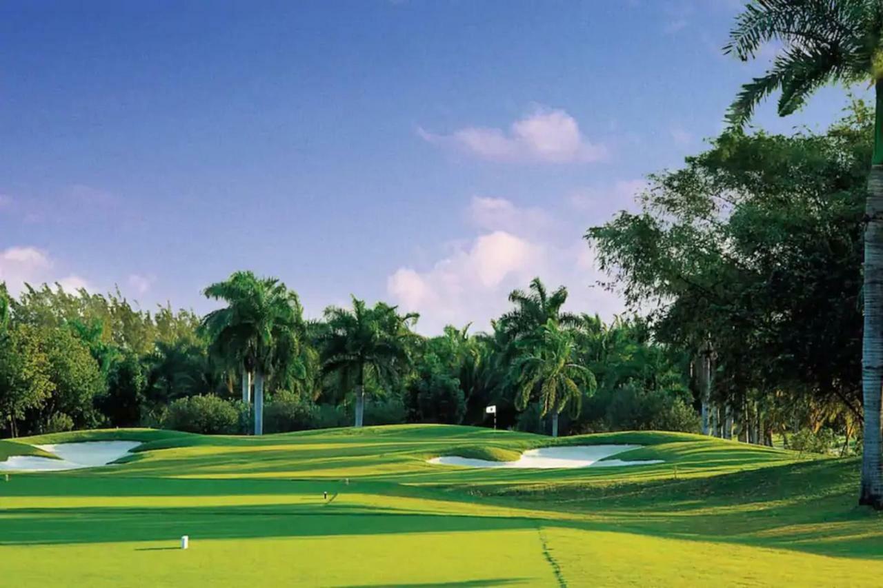 Magnificent 5-bedroom Estate Villa, Sleeps 12 Villa Montego Bay