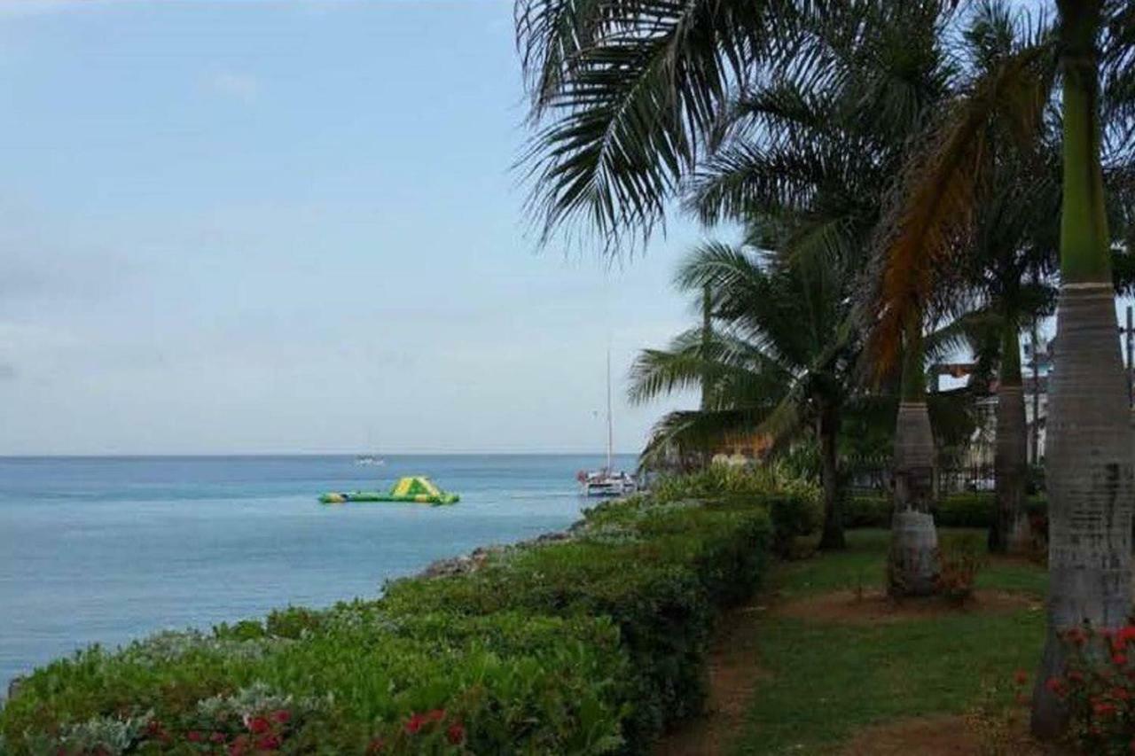 Mobay Palmas * Montego Bay