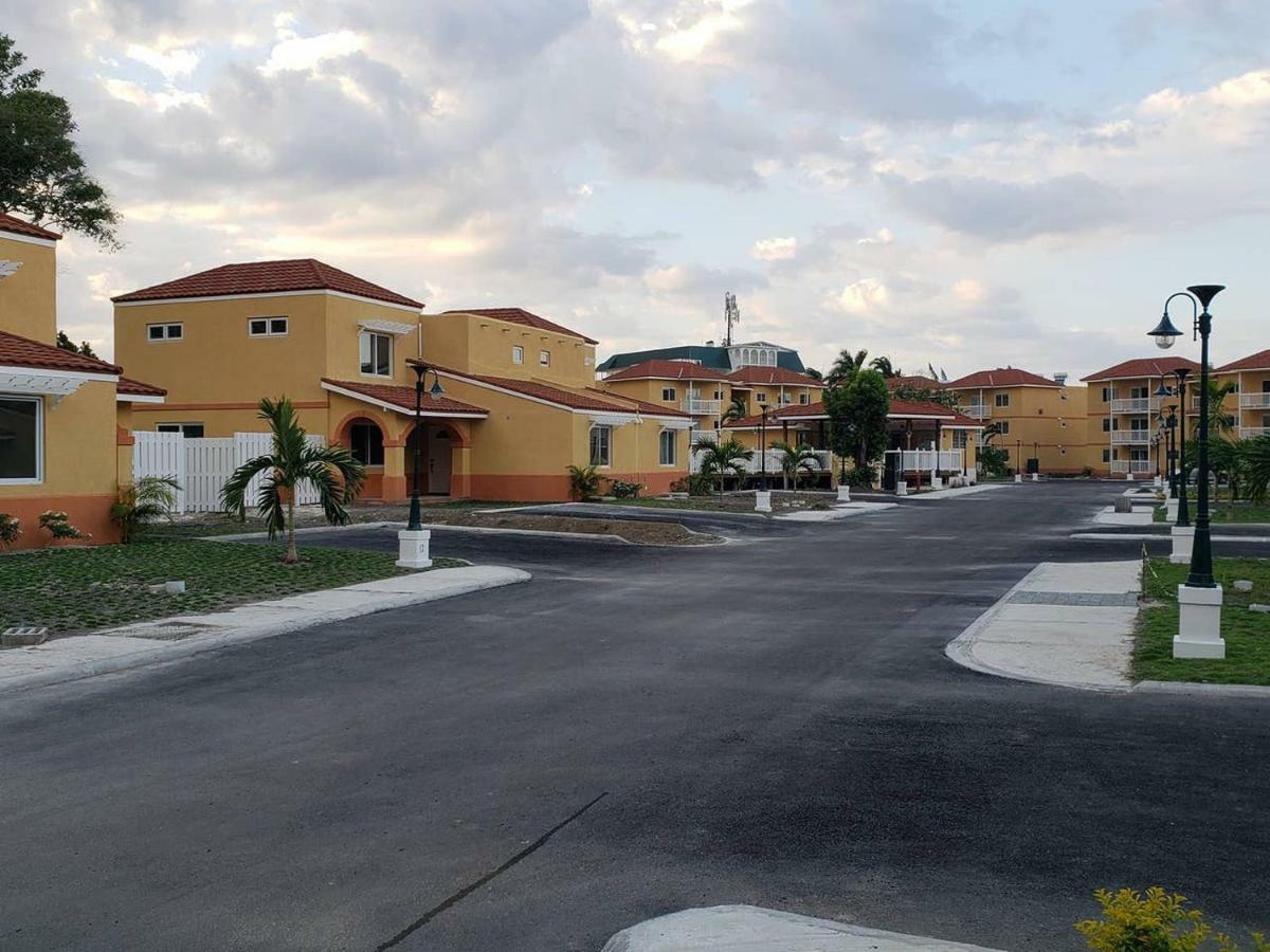 Mobay Palmas Villa