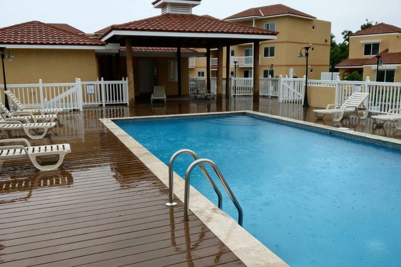 Mobay Palmas Villa *