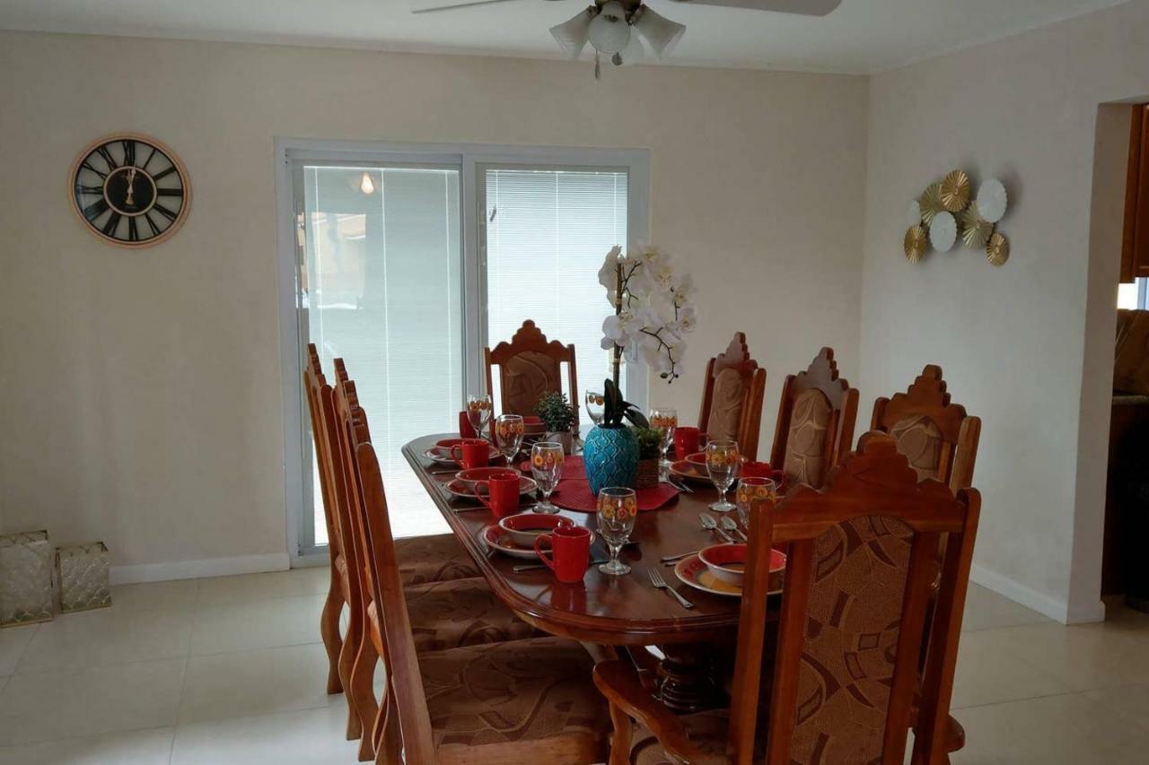 Mobay Palmas Villa *