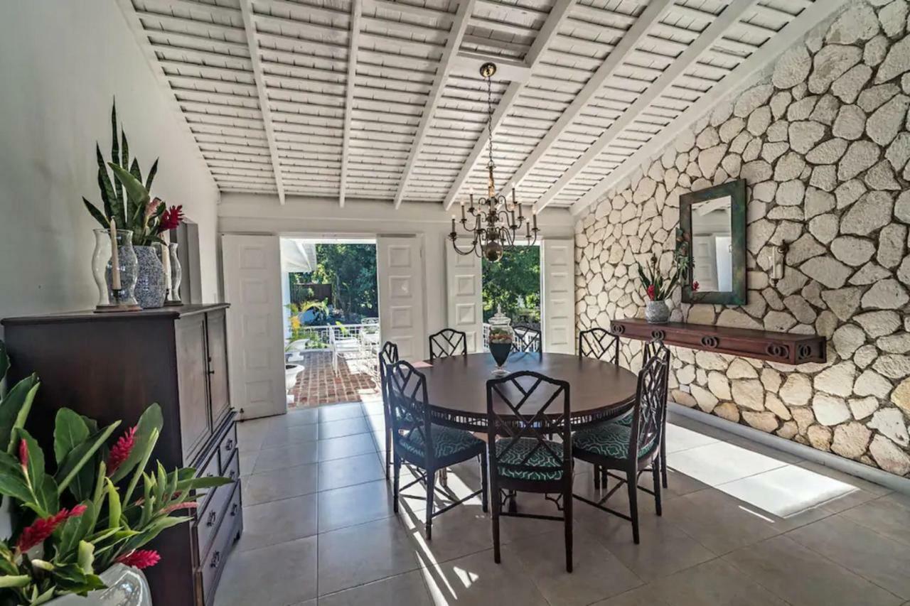 Magnificent 5-bedroom Estate Villa, Sleeps 12 Villa Montego Bay