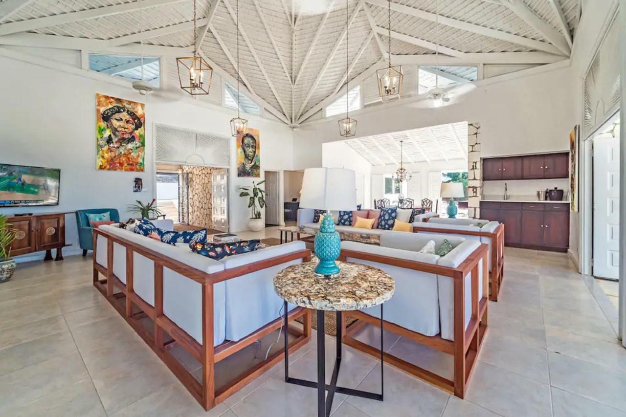 Magnificent 5-bedroom Estate Villa, Sleeps 12 Montego Bay