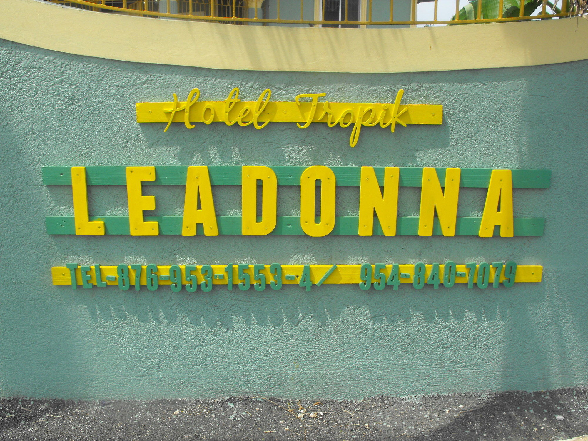 Tropik Leadonna Hotel