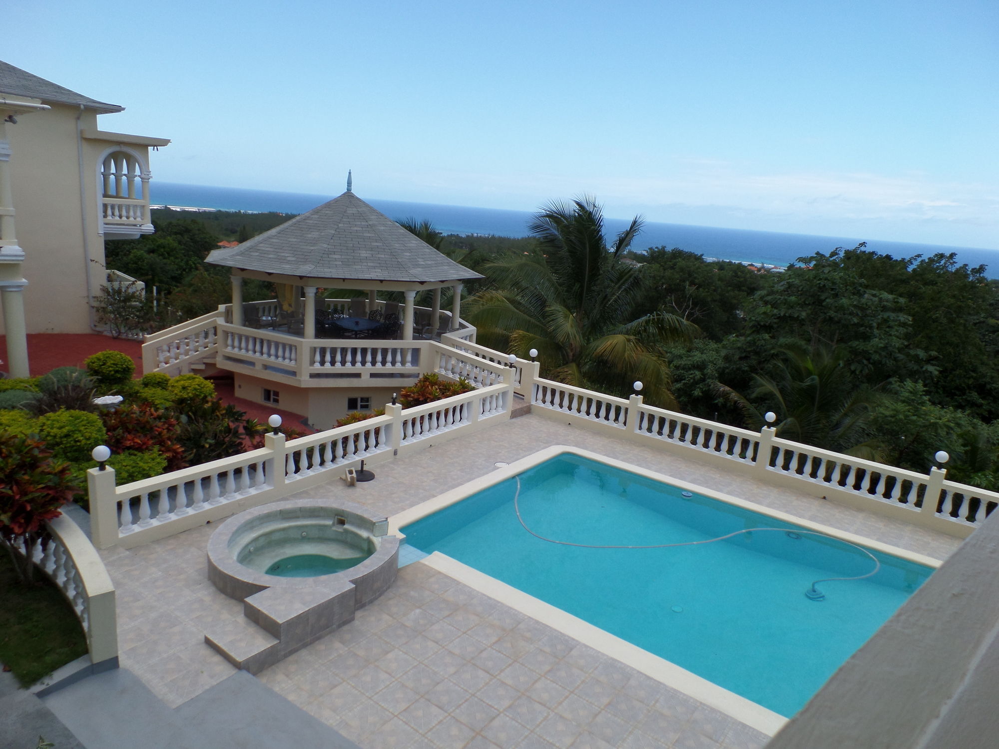 The Royal Kensington 3* Montego Bay