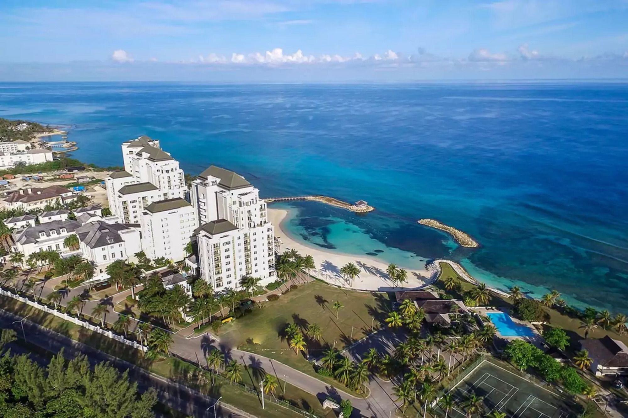 Nianna Coral Bay Stunning Townhouse Villa