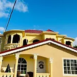 The Rest Stop-B- 15 Min From Airport/24Hrs Security