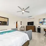 Hospitality Expert Bts 7 - Pool Beach & Bar