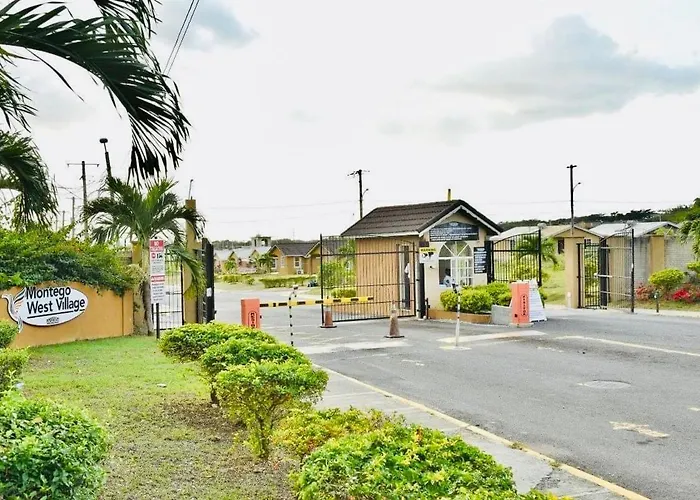 The Rest Stop-B- 15 Min From Airport/24Hrs Security
