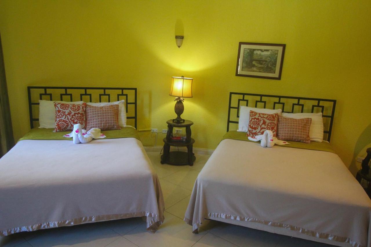 Luxury 10 Bedroom Villa-millbrooks *