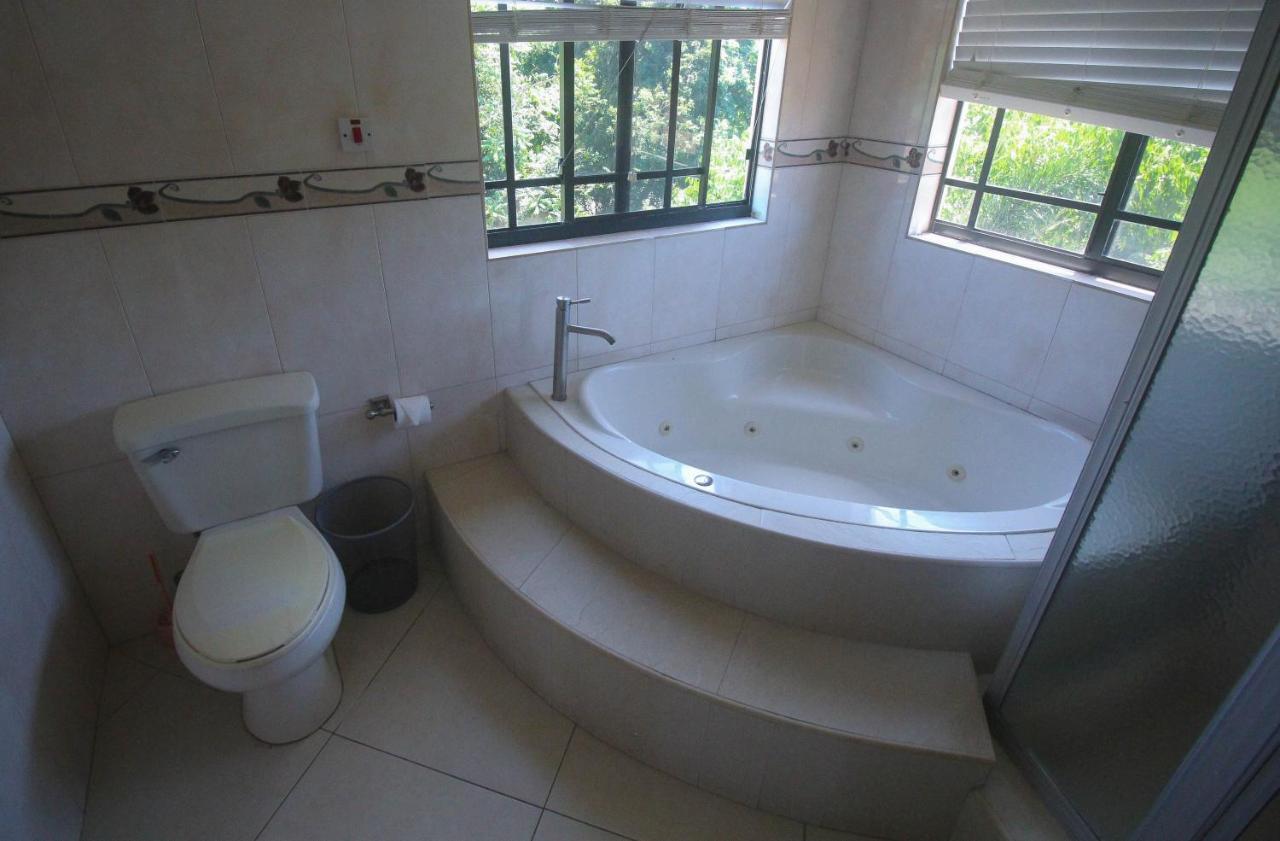 Villa Luxury 10 Bedroom Villa-millbrooks