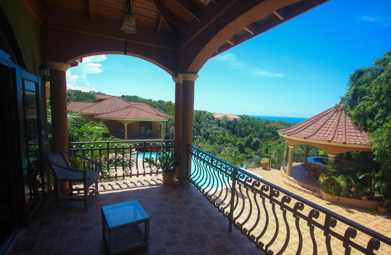 Luxury 10 Bedroom Villa-millbrooks *