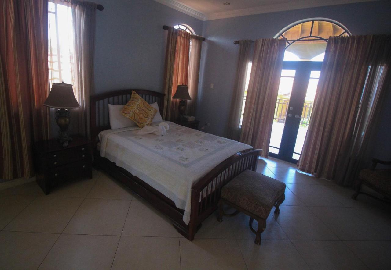 Villa Luxury 10 Bedroom Villa-millbrooks
