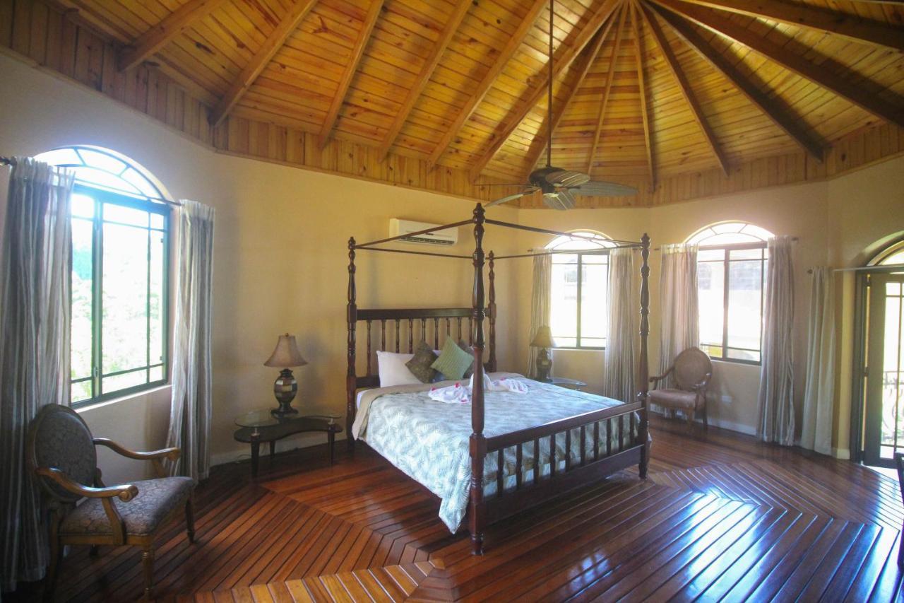 Villa Luxury 10 Bedroom Villa-millbrooks Montego Bay