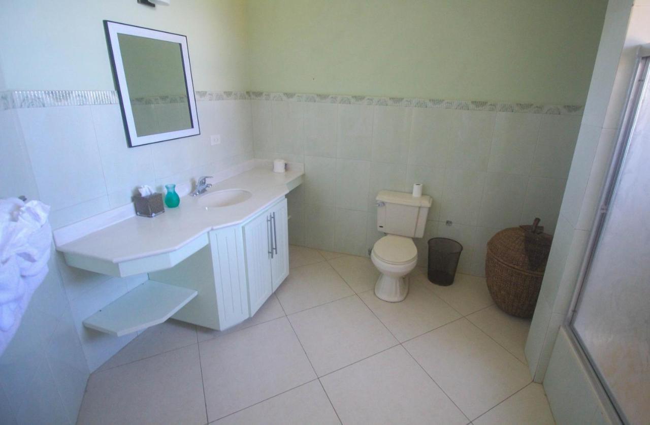 Luxury 10 Bedroom Villa-millbrooks *