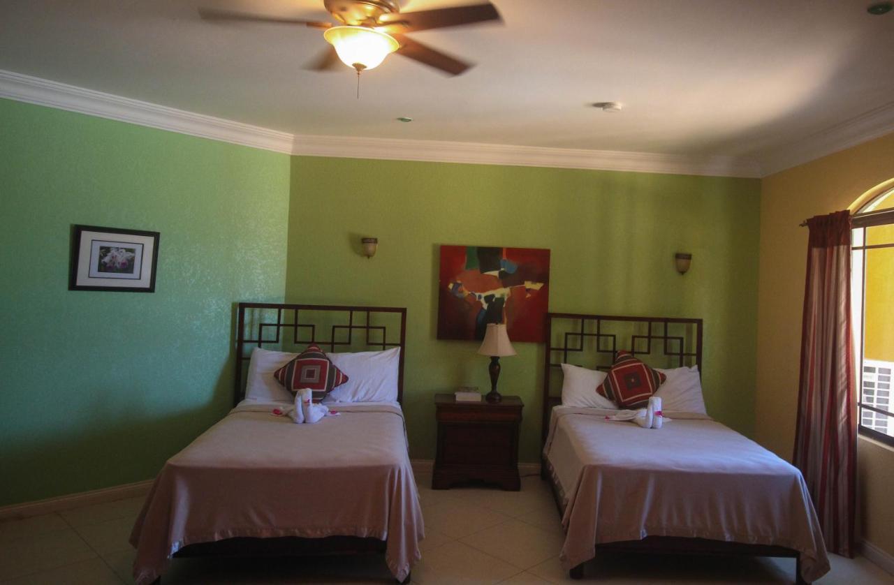 Villa Luxury 10 Bedroom Villa-millbrooks *