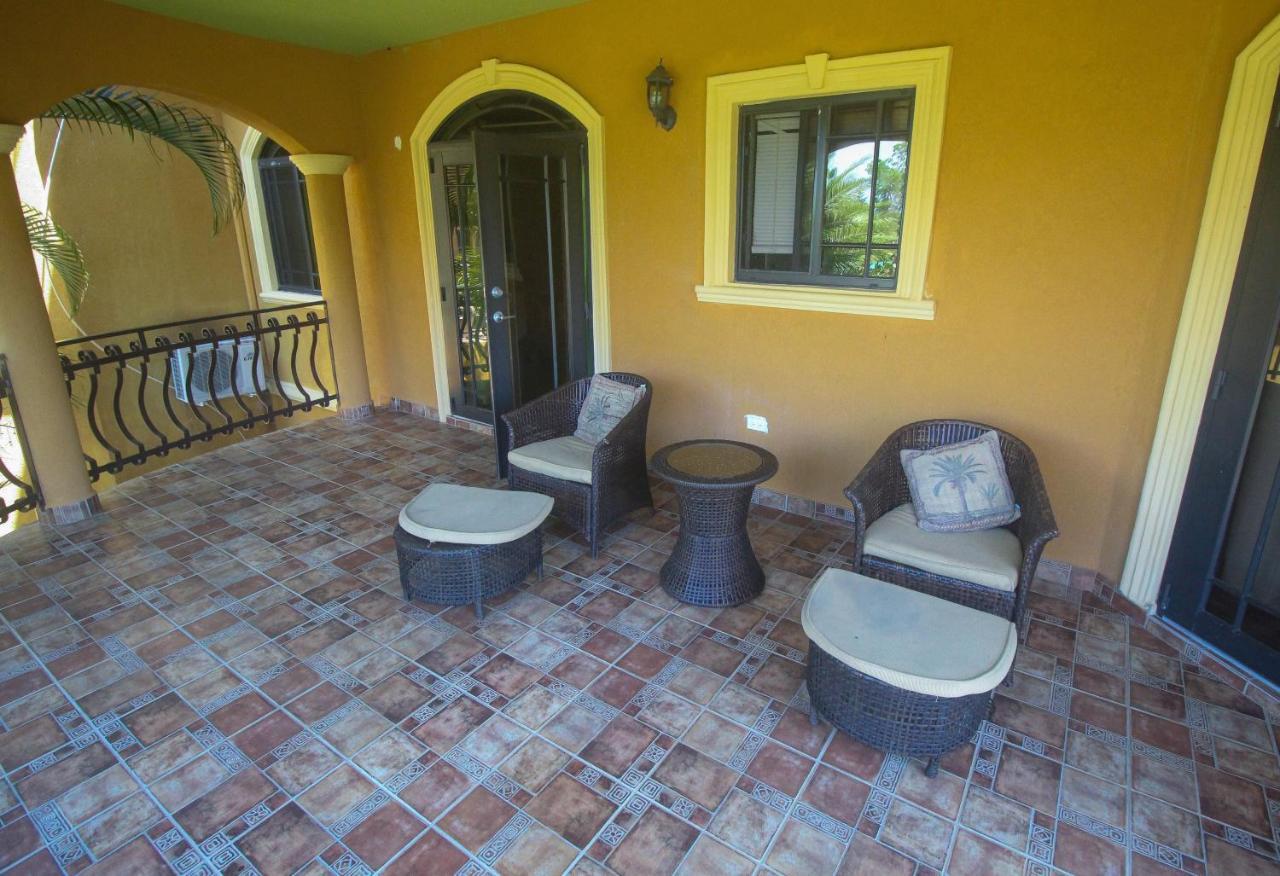 Luxury 10 Bedroom Villa-millbrooks Villa *