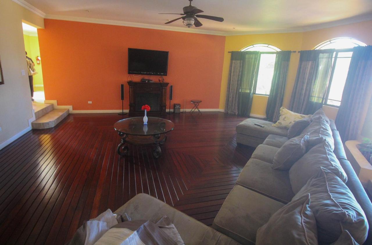 Villa Luxury 10 Bedroom Villa-millbrooks *