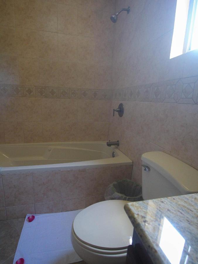 Luxury 10 Bedroom Villa-millbrooks Montego Bay