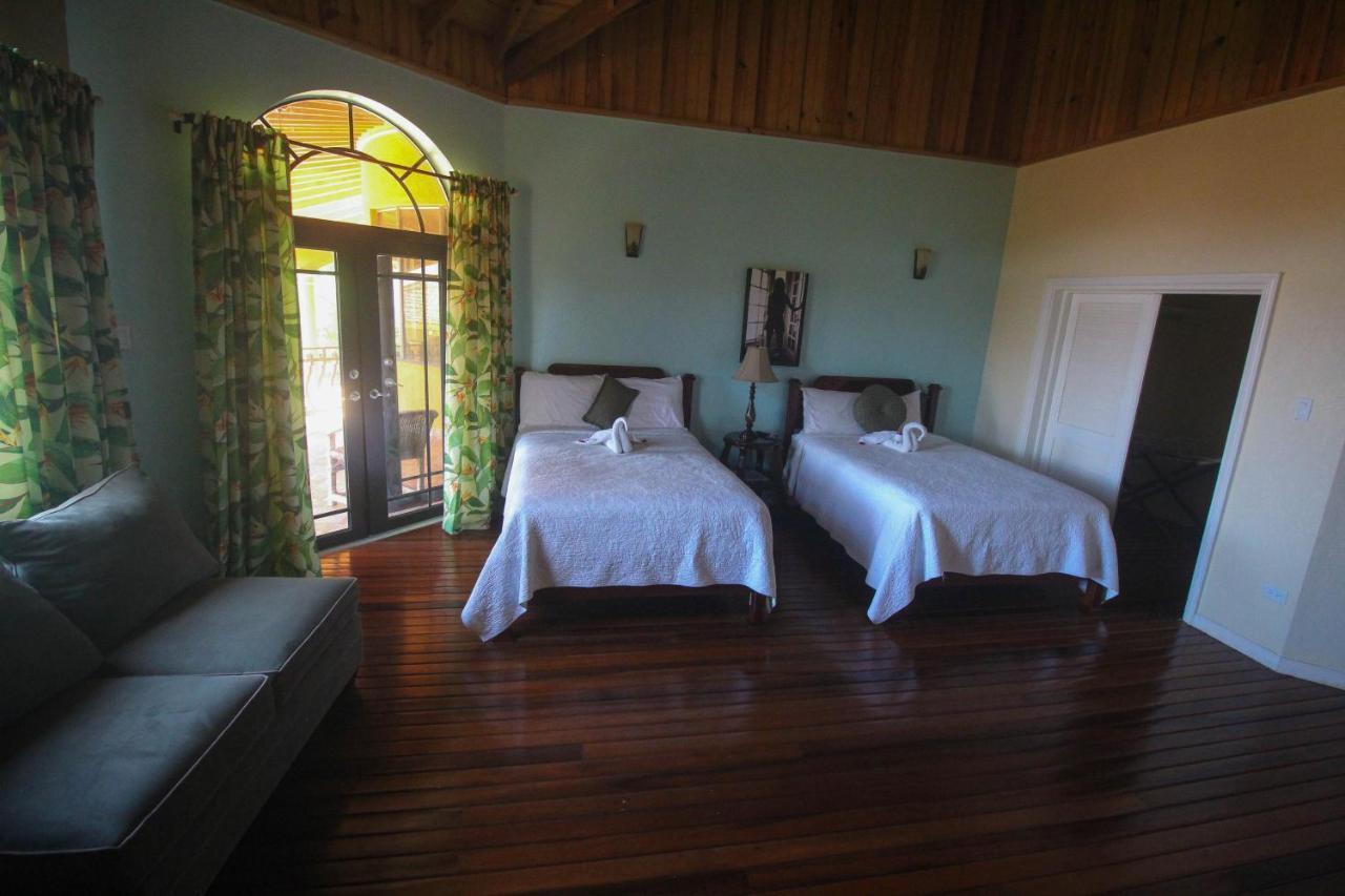 Luxury 10 Bedroom Villa-millbrooks Villa *