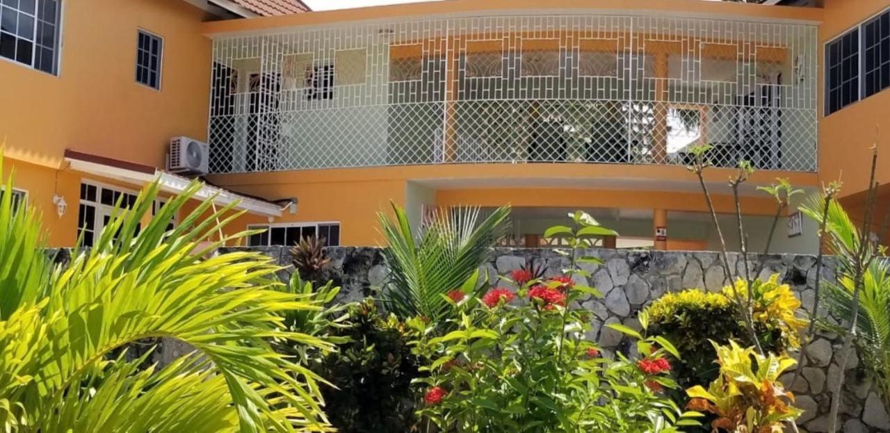 Hotel Chaudhry Second Floor Single 4*