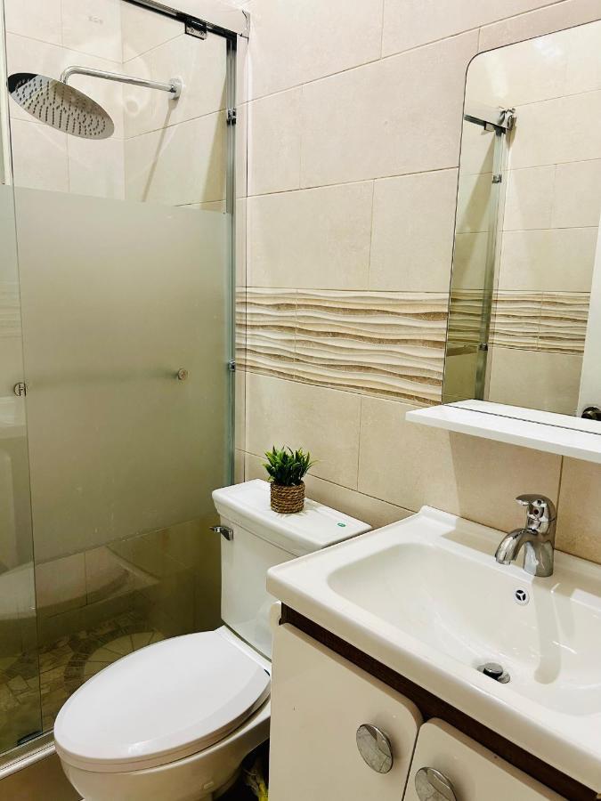 The Rest Stop-b- 15 Min From Airport/24hrs Security Apartment