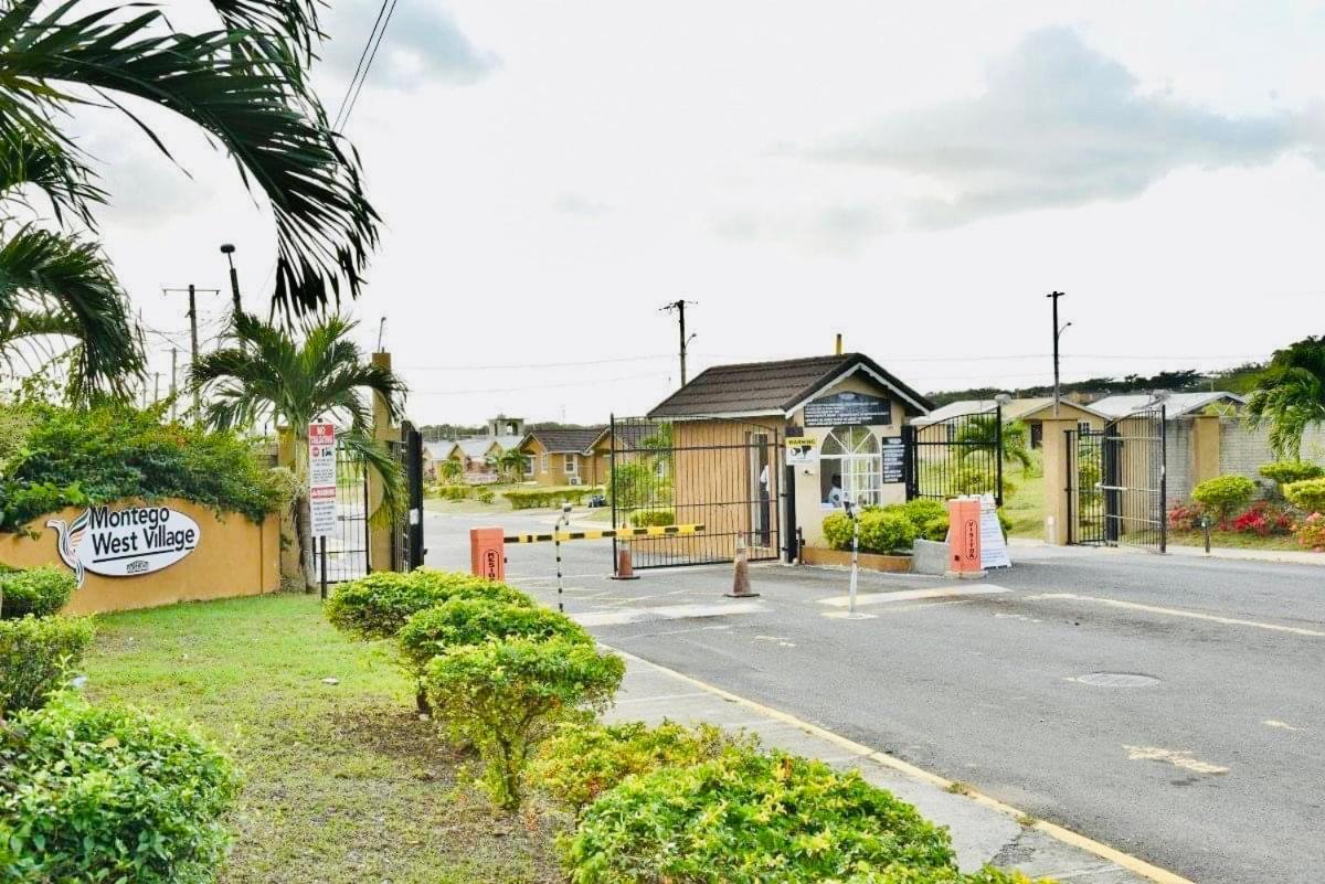 The Rest Stop-b- 15 Min From Airport/24hrs Security *