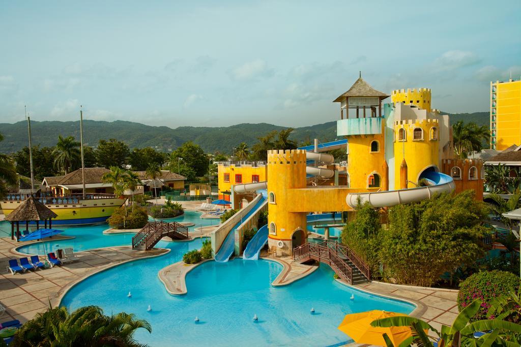 Resort Sunscape Splash And