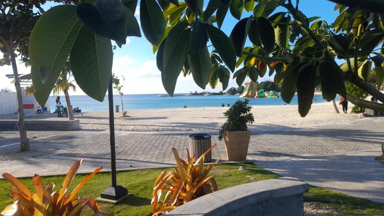 Mobay Vacation 1 *