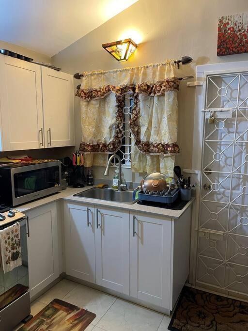 Holiday home Cheerful Two-bedroom 1bath, Wifi, Air Conditioning *