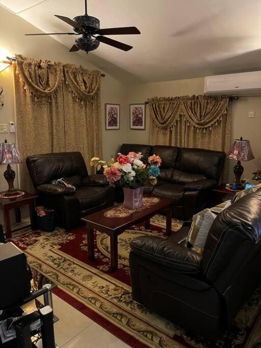 Cheerful Two-bedroom 1bath, Wifi, Air Conditioning