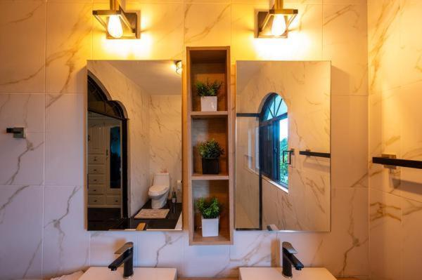 One Luxuray Guest house *
