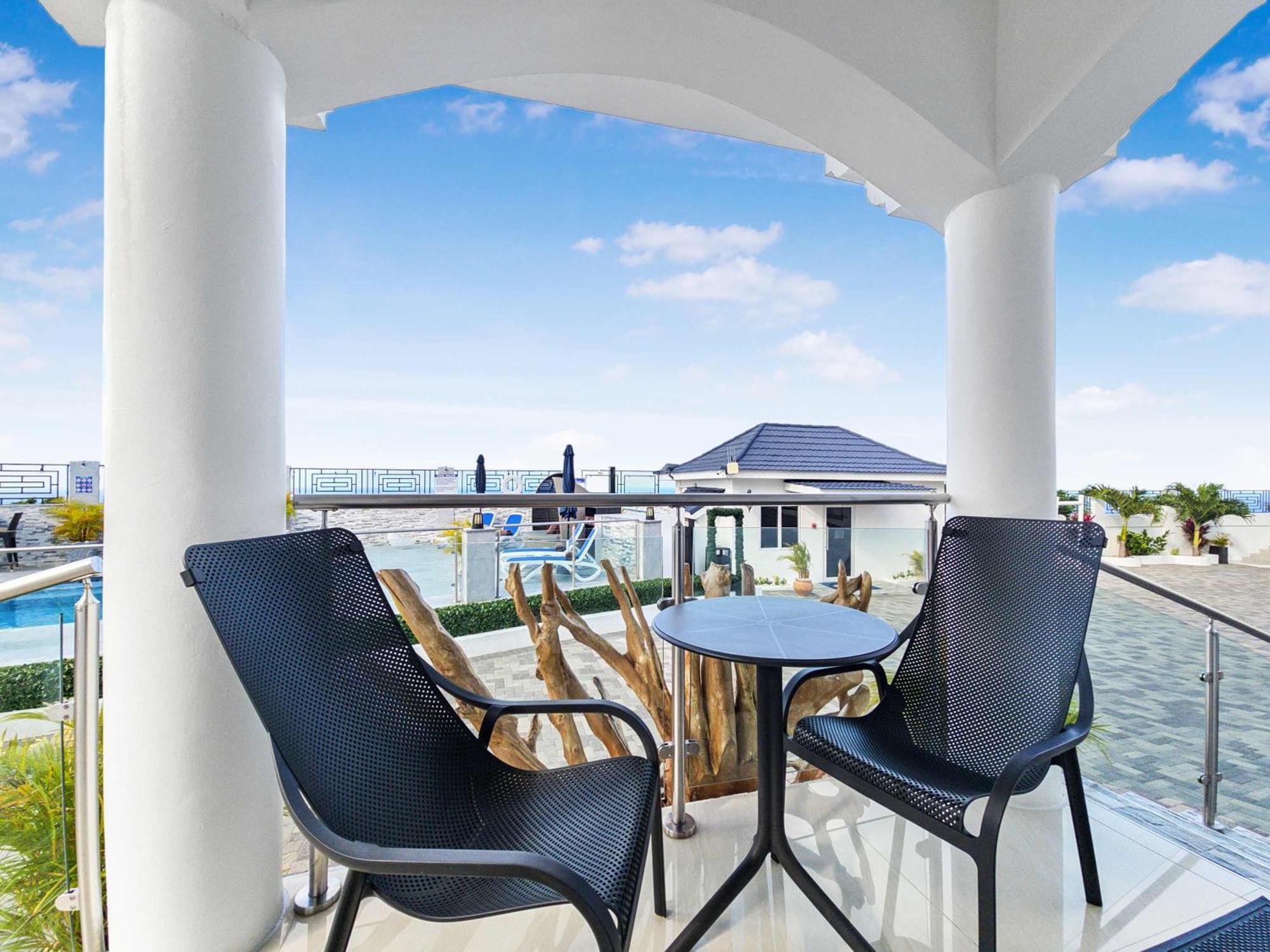 Inn Hospitality Expert Bts 7 - Pool & Bar Montego Bay