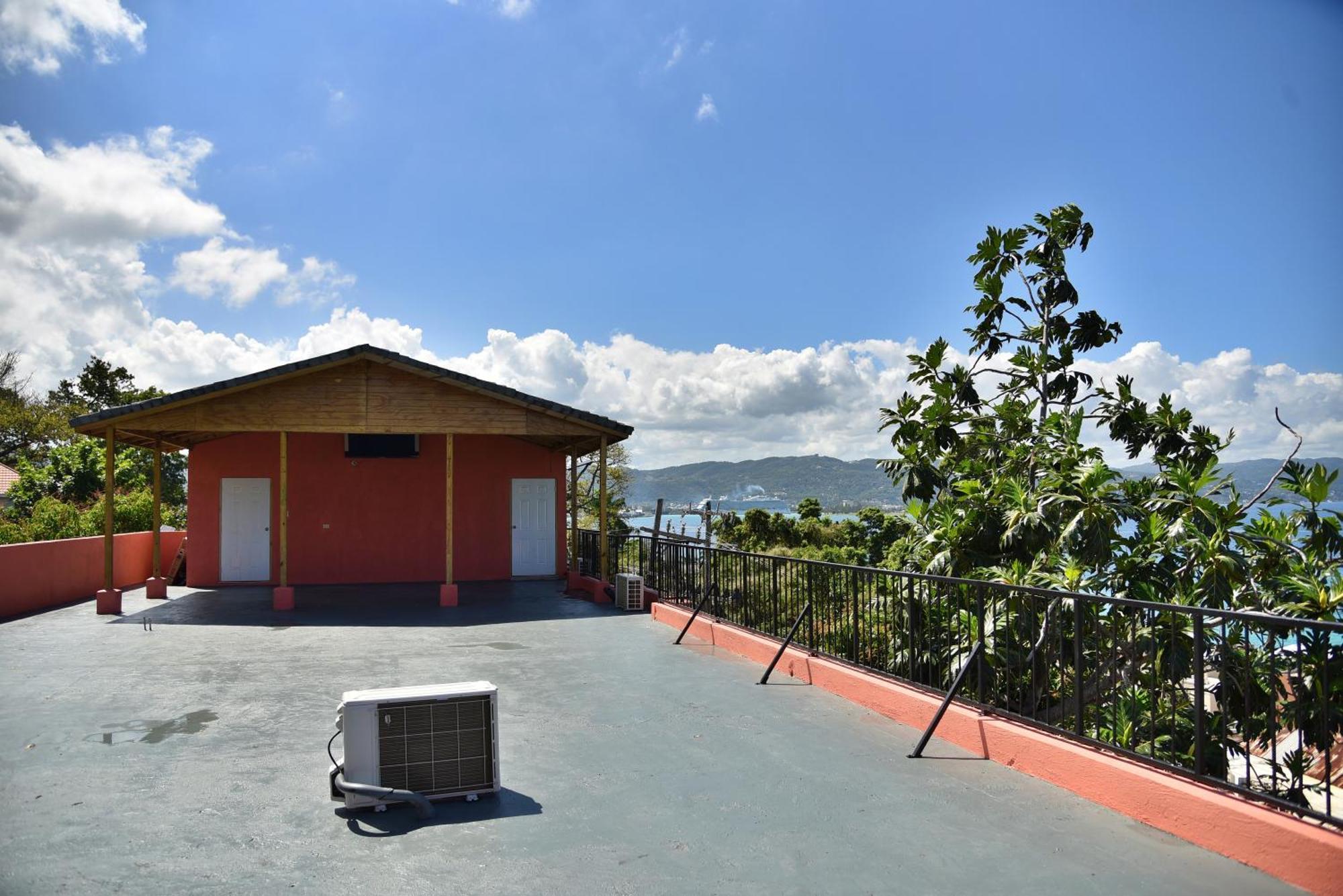 Lsstonethrow Apts * Montego Bay
