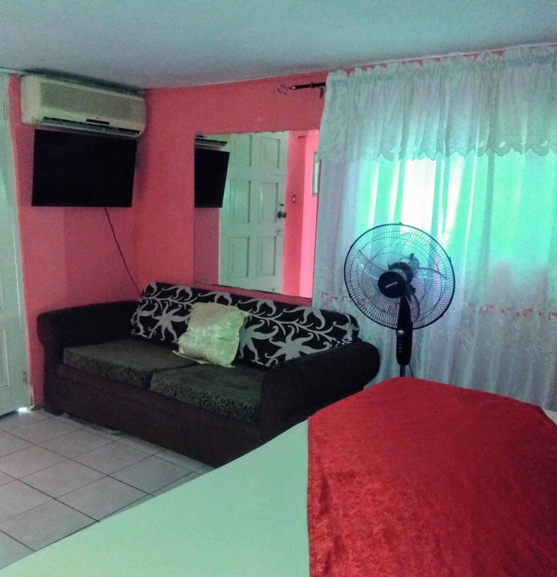 237 Bratton Avenue Guest house *