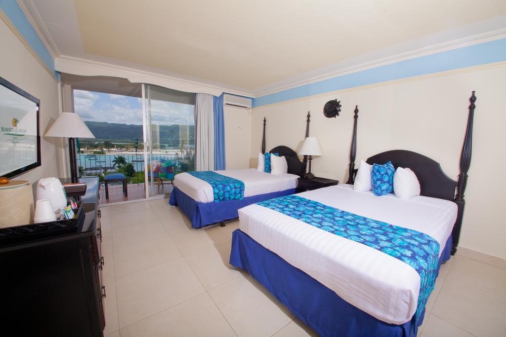Resort Sunscape Splash And Montego Bay