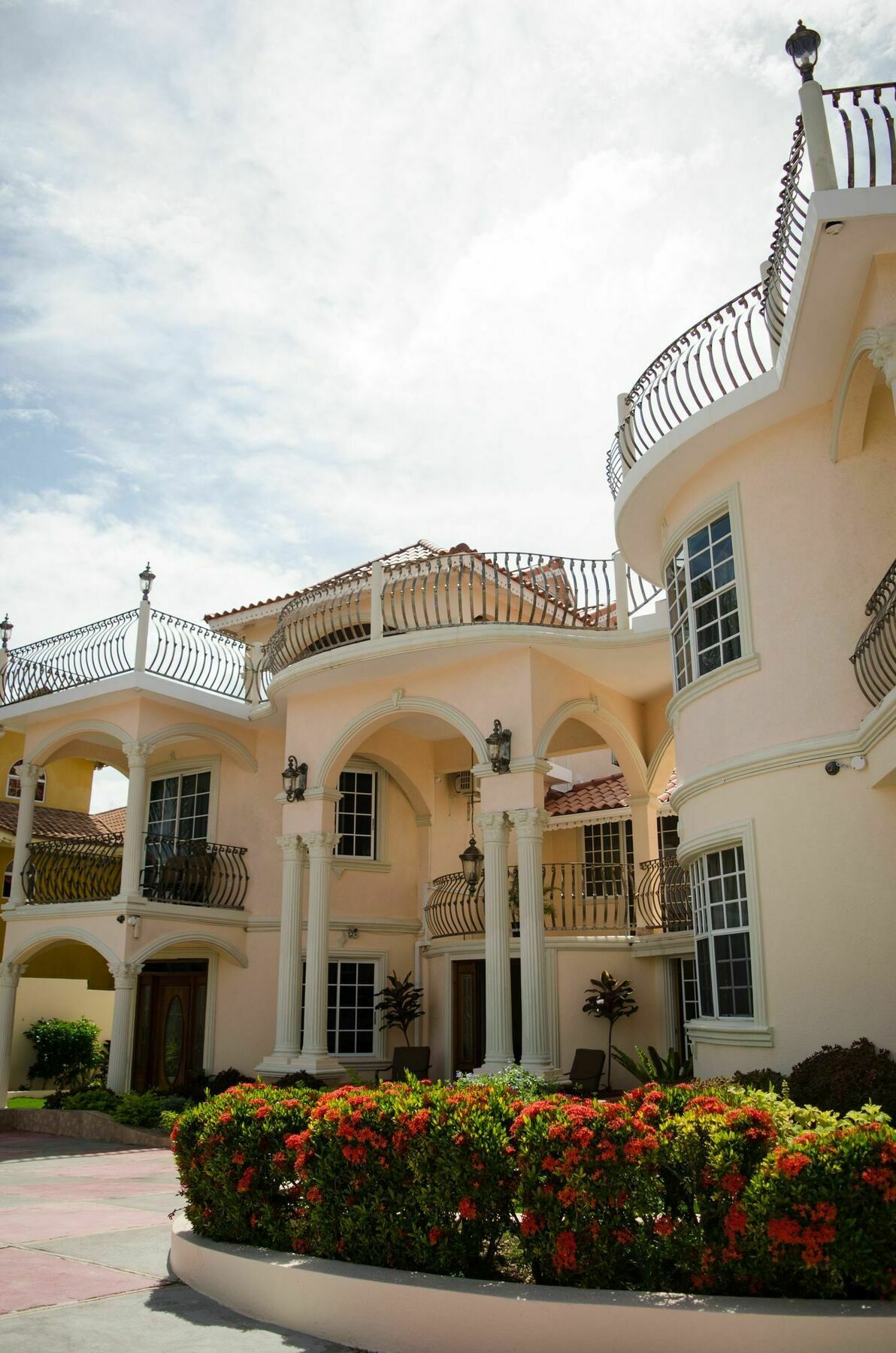 Villa Colors Hideaway Estate *