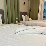 Falcon Oceanview 2Br Condo-Airport Transportation Available-24-7Security