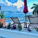 Falcon Oceanview 2Br Condo-Airport Transportation Available-24-7Security