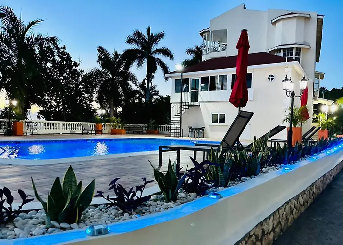 Falcon Oceanview 2Br Condo-Airport Transportation Available-24-7Security