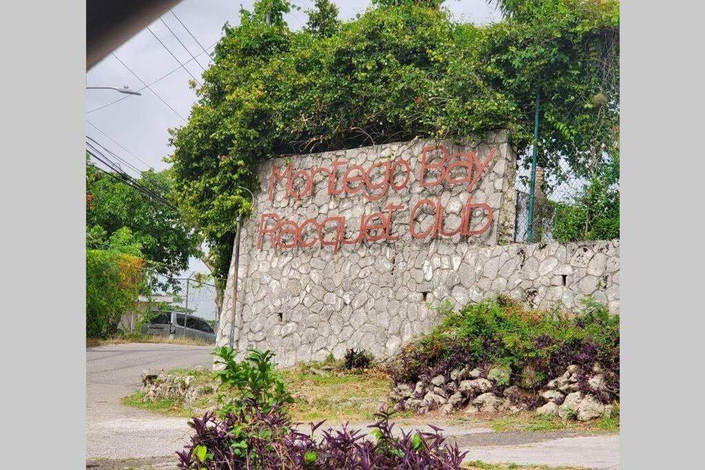 Racquet Club Must #2 Beds * Montego Bay