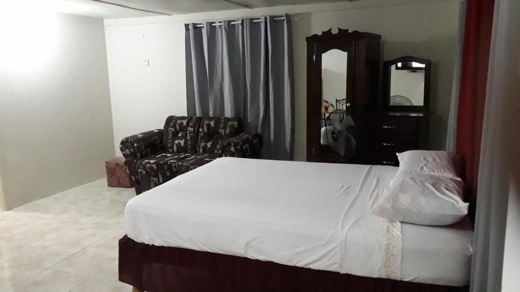 At Westvillage 5 No Ac Price Studio Montego Bay