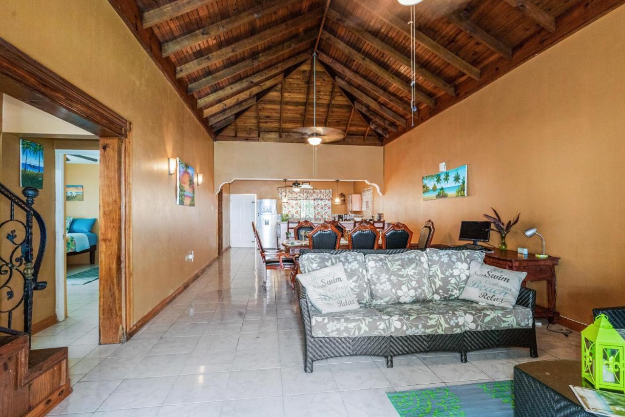 Yanceylargo- 4br Jacuzzi & Mountain Views Villa Montego Bay