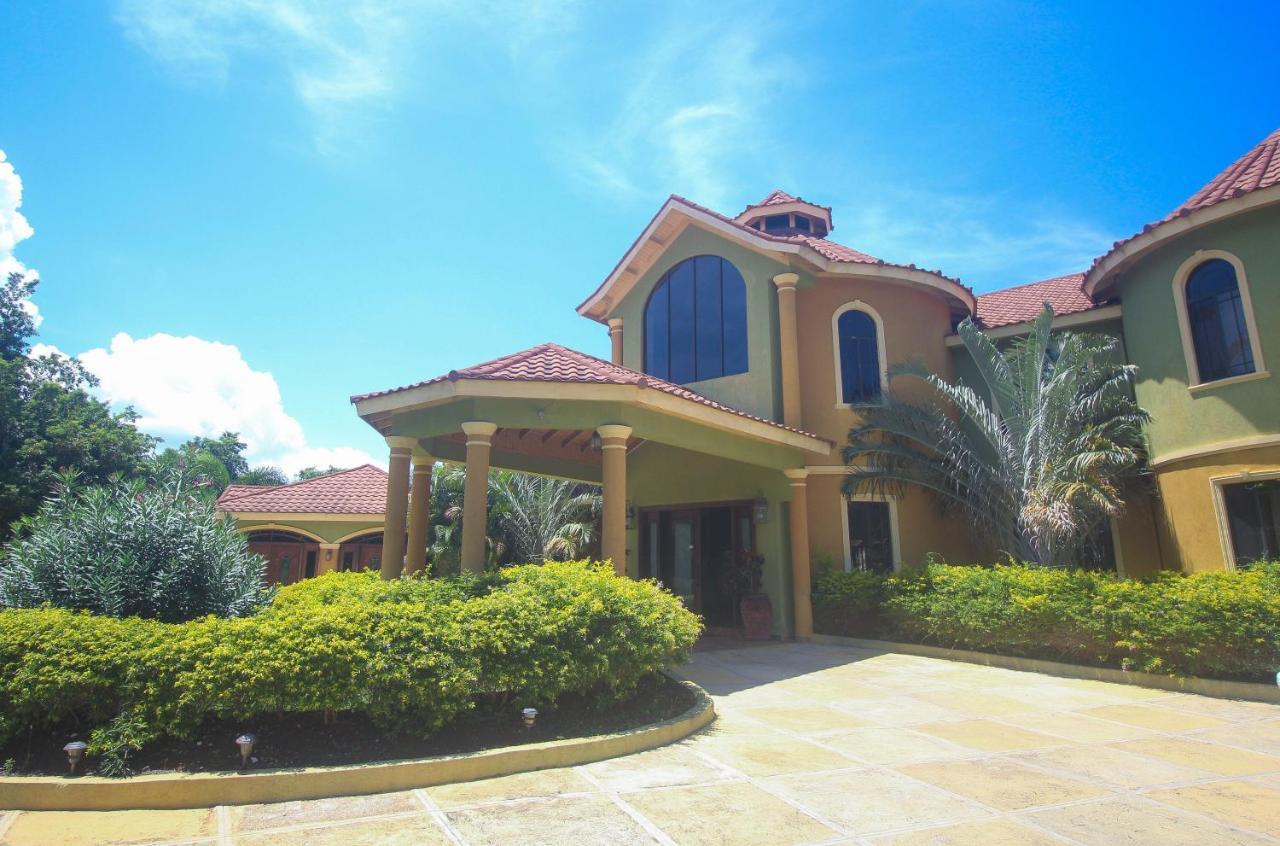 Luxury 10 Bedroom Villa-millbrooks