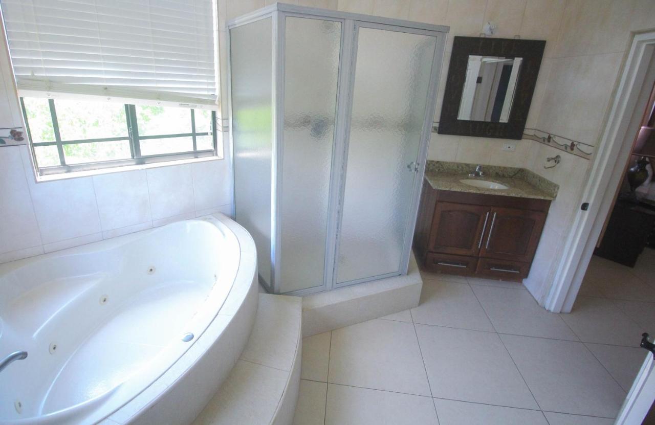 Villa Luxury 10 Bedroom Villa-millbrooks *