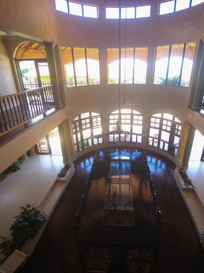 Luxury 10 Bedroom Villa-millbrooks Villa *