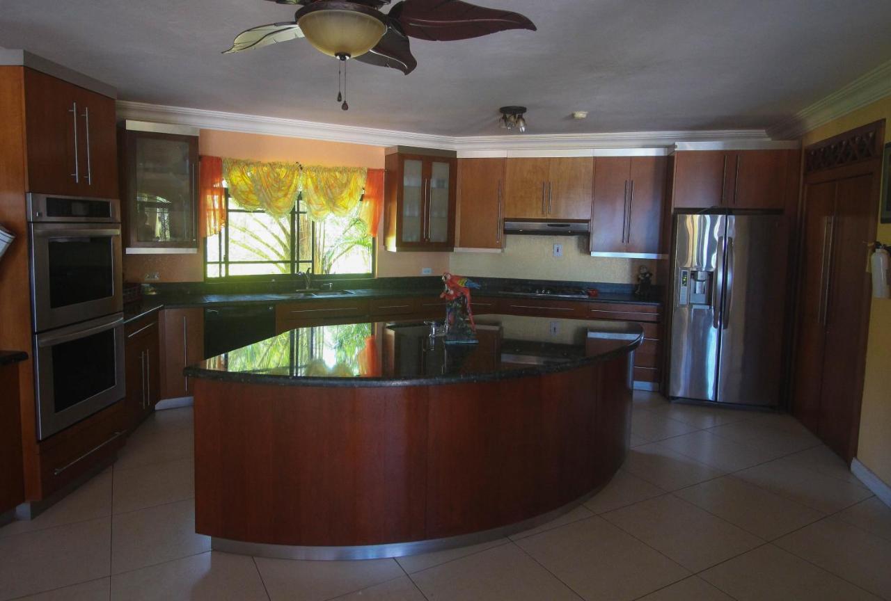 Luxury 10 Bedroom Villa-millbrooks Montego Bay