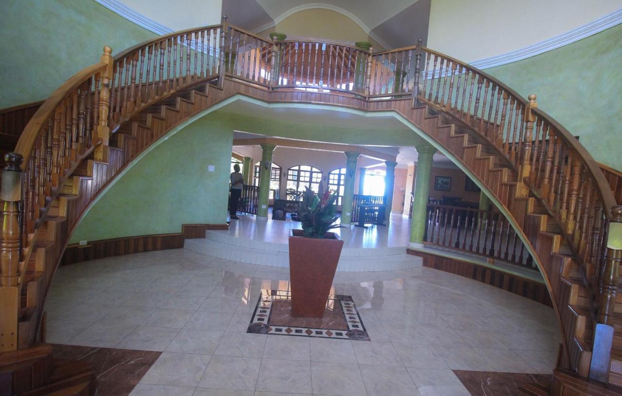 Luxury 10 Bedroom Villa-millbrooks Villa *