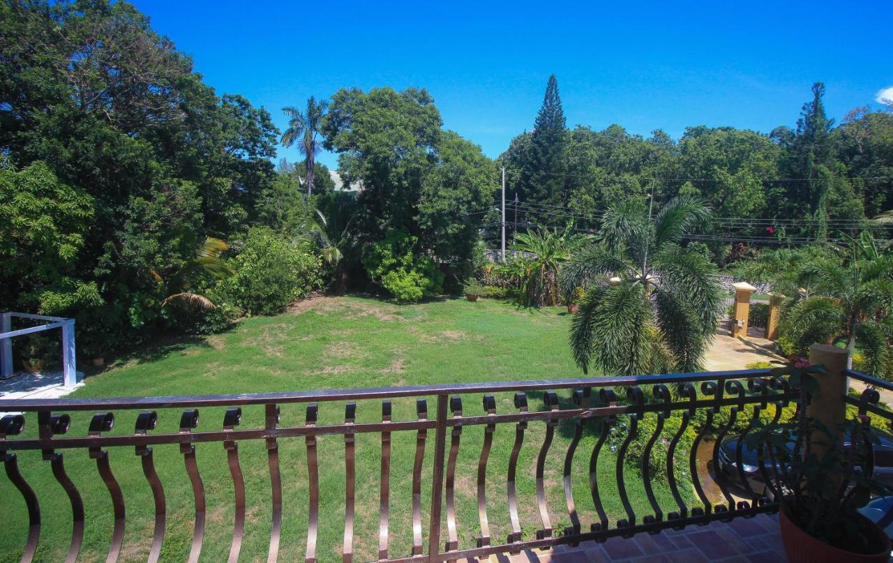 Luxury 10 Bedroom Villa-millbrooks